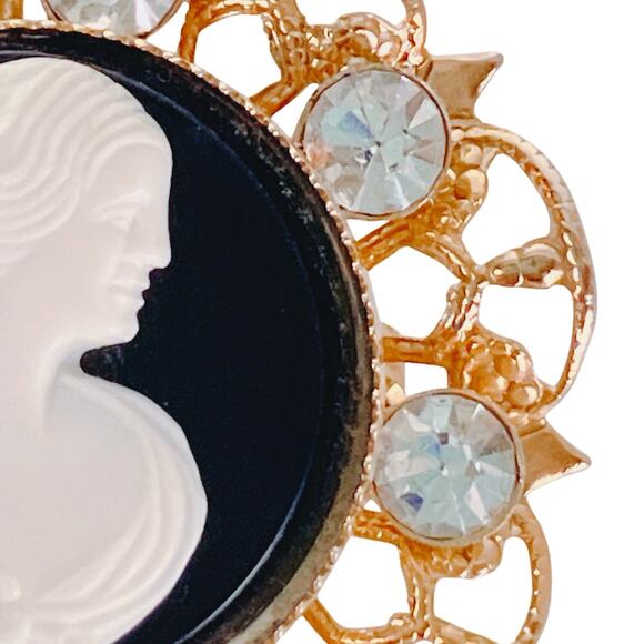 Vintage Cameo Resin Brooch Gold Tone Filigree Rhinestones Mid Century 1960s - Picture 3 of 9